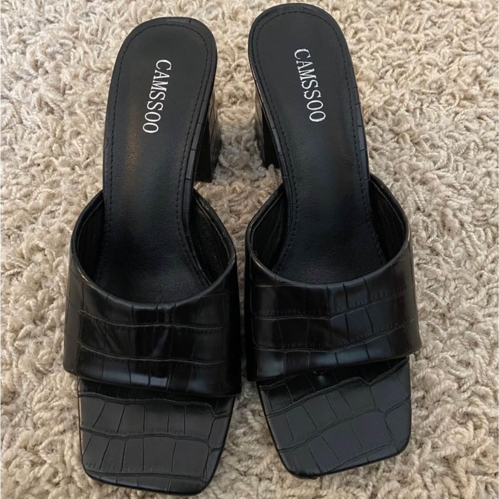 Black heeled mules